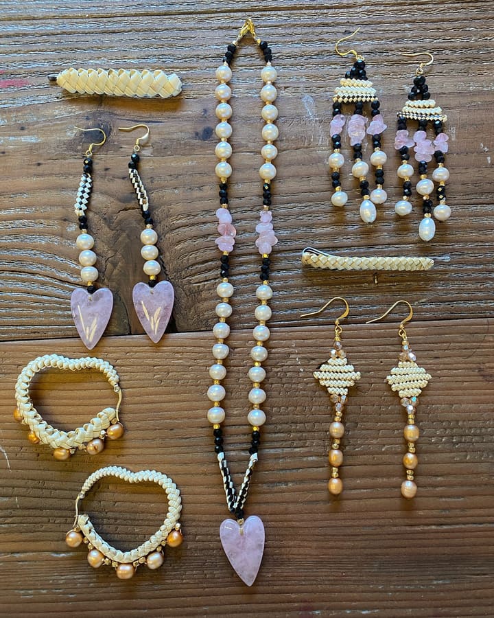 Handwoven beargrass earrings with rose quartz, made by payahupaway.